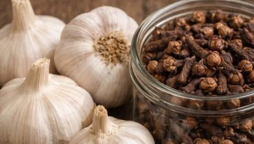 Clous de girofle : comment 2 unités par jour agissent sur la digestion, la glycémie et l’inflammation Clous de girofle : comment 2 unités par jour agissent sur la digestion, la glycémie et l’inflammation