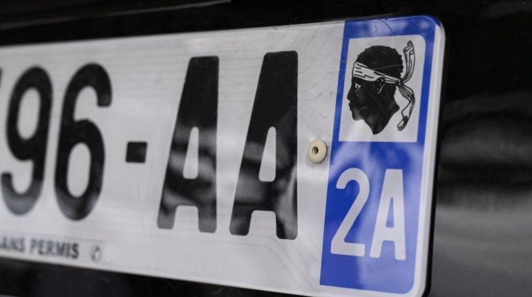 accusent la France Amendes Circulation routière Code de la route faits divers Corse Plaque d'immatriculation 