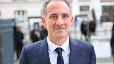 débat public Élections 2027 Extrême gauche Jean-Luc Mélenchon Politique française Raphaël Glucksmann Violence politique 