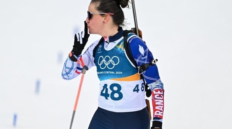 Accident sportif athlétisme Biathlon Jeux Olympiques d'hiver Julia Simon Médaille d'or 