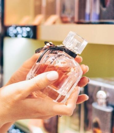 Vol à Royan : une stagiaire de 18 ans arrêtée avec 1 800 euros de parfums cachés sous ses vêtements dès son premier jour
