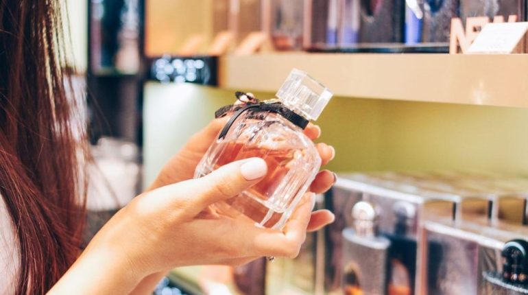 Alcool au volant Arrestation Commerce de proximité Croyances païennes Parfums Stagiaire 