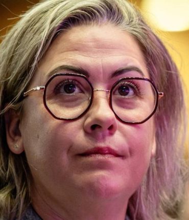 Caroline Darian, fille de Gisèle Pélicot : « J&rsquo;ai découvert des photos de moi dénudée étiquetées « ma fille à poil » »