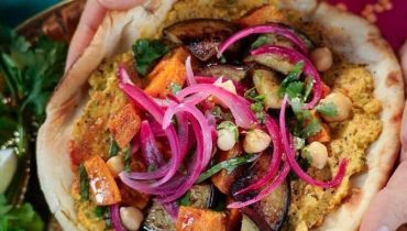Cuisine végétarienne Curry Épices Légumes rôtis Lentilles corail Naan 