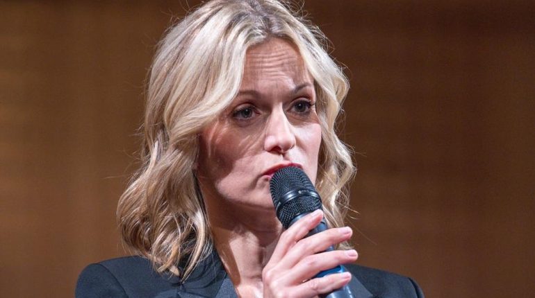 Débat société Dîner en famille injustice Mineure Prostitution Violence sexuelle 