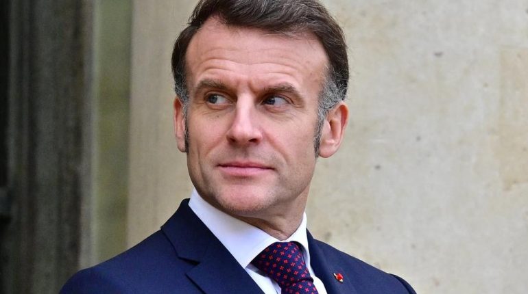 Champs-Élysées Communication présidentielle Élections Emmanuel Macron Mandat présidentiel Politique française 