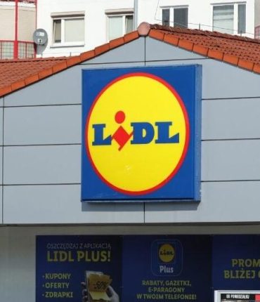 Lidl licencie un employé après 10 ans de service pour avoir bu une bouteille d&rsquo;eau à 20 centimes : le tribunal valide la sanction