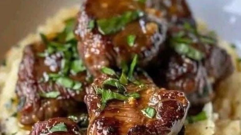 Beurre à l'ail Cuisine maison Philly Cheesesteak Plat principal Purée de pommes de terre Recette rapide 