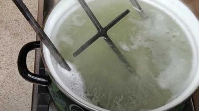 20 astuces Astuce cuisine Entretien automobile Grilles de gaz Nettoyage bois Tablettes lave-vaisselle 