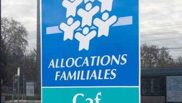 accusent la France Allocations familiales Congé de naissance Dîner en famille Natalité Politique familiale 