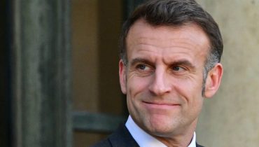 actualité politique France Amour moderne Emmanuel Macron Influenceurs Marques françaises Style Ventes aux enchères 