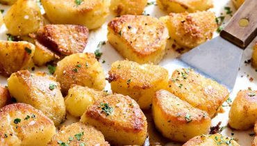 Pommes de terre rôties : l&rsquo;astuce du bicarbonate de soude pour un croustillant parfait à petit prix