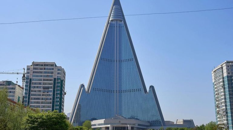 Casino Corée du Nord Gratte-ciel Hôtel Ryugyong Investissement Tourisme 