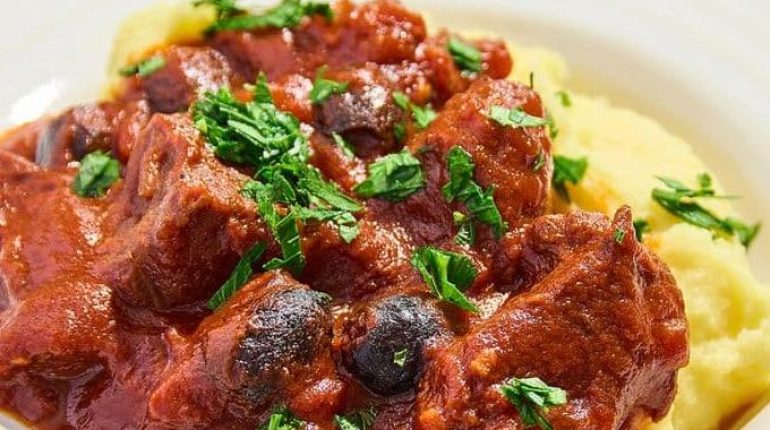 Bœuf Cuisine française Idée recette Ragoût Sauce tomate Viande fondante 