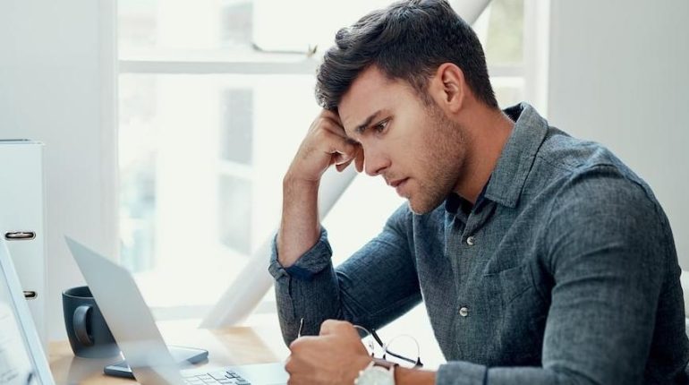 Airbnb Assurance voyage Cyberharcèlement les réseaux sociaux Litige de voisinage Plus de respect de la vie privée 