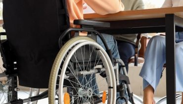 Dîner en famille Fraude bancaire Handicap injustice Lorient 