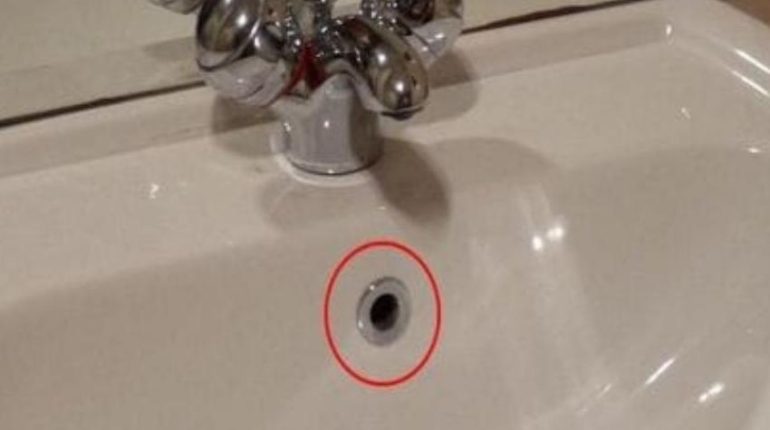 Dégâts des eaux Lavabo Plomberie prévention Robinets de salle de bain Sécurité domestique 