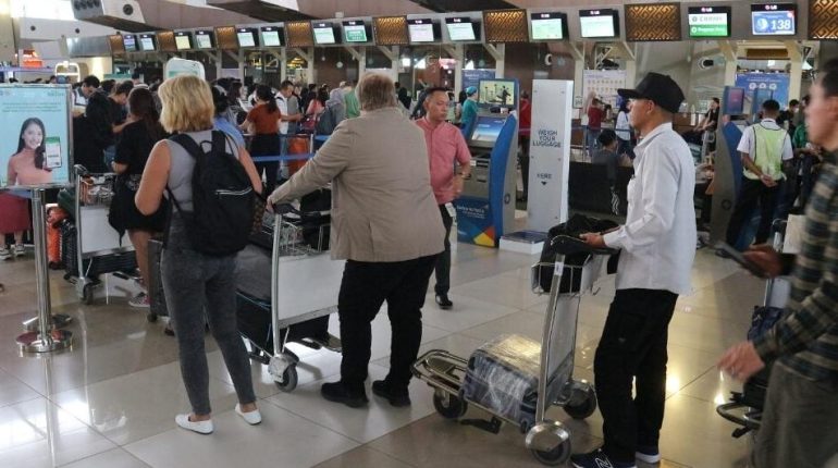 Annulation vols Conflit Iran-USA Dîner en famille Prix billets avion Situation exceptionnelle Sri Lanka Voyage bloqué 