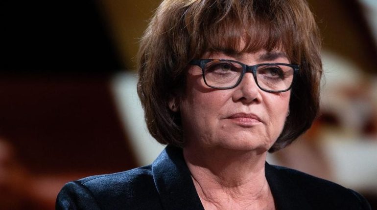 actualité politique France Éric Ciotti France Télévisions Franceinfo Mussolini Nathalie Saint-Cricq Suspension 