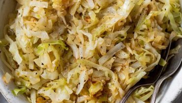 Accompagnement Bienfaits des légumes Chou chinois Cuisine facile Oignons caramélisés Recette économique 