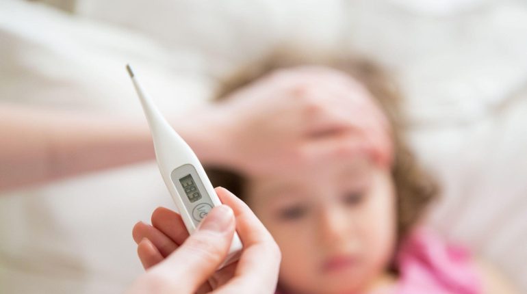 Co-vaccination fièvre Infections bactériennes Méningite Purpura Raideur de nuque Urgence médicale 