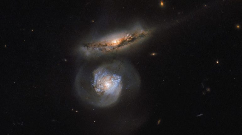 Cosmologie Galaxies Gastronomie Lentille gravitationnelle Mégamaser Trous noirs 