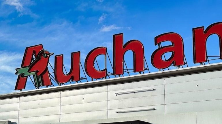 accusent la France Auchan Droits des salariés grande distribution record participations 12 coups de midi Rémunération 