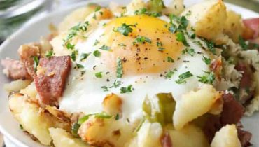 Corned Beef Hash : le plat complet en une seule poêle qui transforme vos restes en petit-déjeuner croustillant