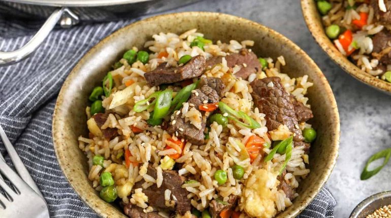 Cuisine asiatique Philly Cheesesteak Plat principal Recette rapide Riz froid Riz sauté 