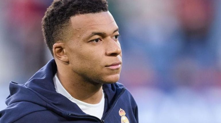 BMW Kylian Mbappé Mobilité durable Permis de conduire SUV électrique Voiture électrique 