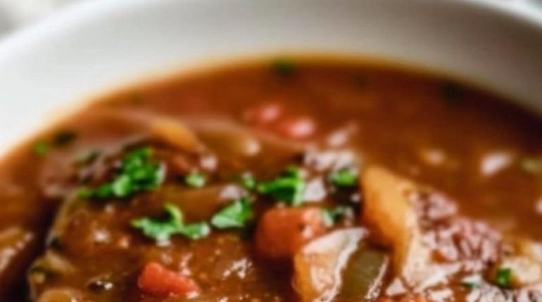 Ailes de poulet Basilic Cuisine lente Curry de coco Plat réconfortant 