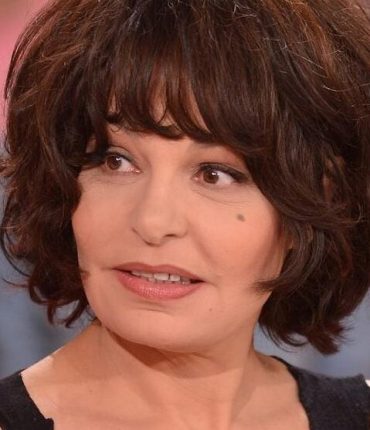 Obsèques d&rsquo;Isabelle Mergault : l&rsquo;hommage bouleversant de sa fille Maya sur leur lien unique