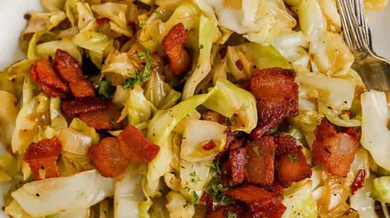 Accompagnement Astuce cuisine Bacon Bienfaits des légumes Chou frit Recette facile 