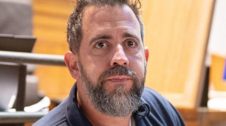 Affaire Pelicot Changement d'identité Congé paternité Dîner en famille injustice test ADN 