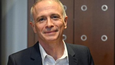 accusent la France Choix prénoms Congé de naissance Dîner en famille Samuel Etienne Tendances prénoms 2025 