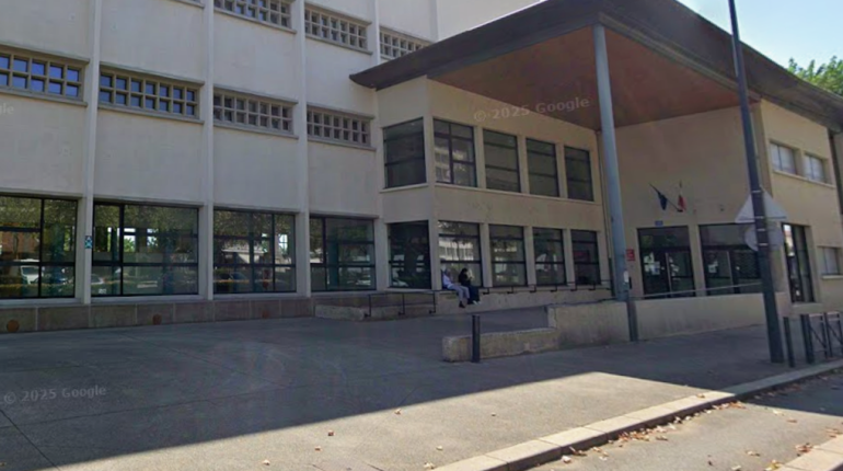 Agression Bourse collège faits divers parent d'élève Romans-sur-Isère violence scolaire 