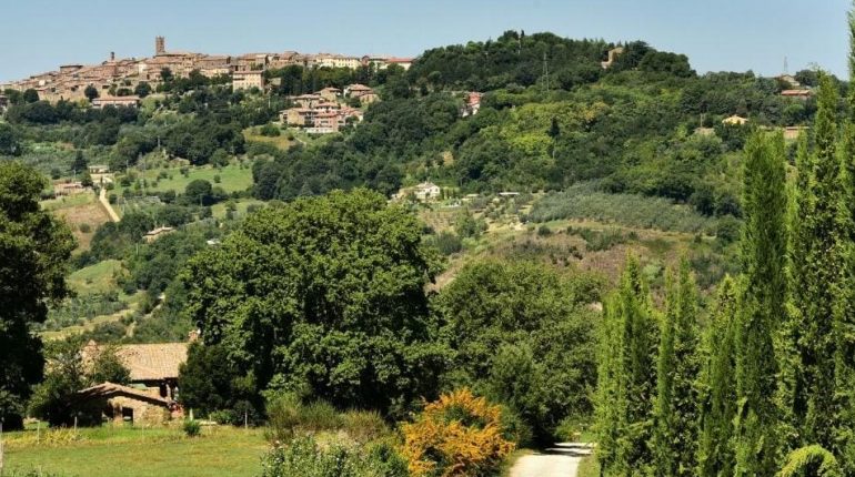 Agences immobilières Aide financière Cinéma Italien Démographie Toscane Vie locale Villages 