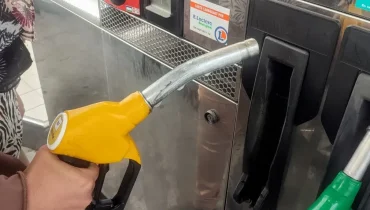 accusent la France Analyse prix Carburant Cinéma Italien Économie d'eau Suède Taxes 