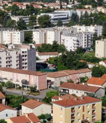 Alès : un homme chute du 4e étage en tentant d&rsquo;échapper à une perquisition des gendarmes