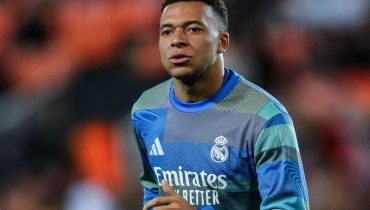 12 célébrités qui ont pu se réincarner sans même s’en rendre compte Abandon d'enfant Buzz football Kylian Mbappé les réseaux sociaux 