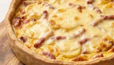 Quiche Raclette, Pommes de Terre et Lardons : La Tarte qui Réchauffe Tout