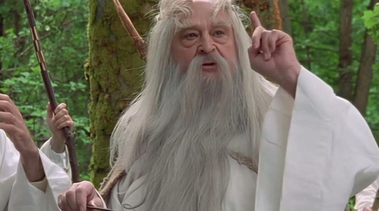 Anniversaire album Bretagne contrôles sociaux Déclarations polémiques Fraude aux allocations Protection sociale 