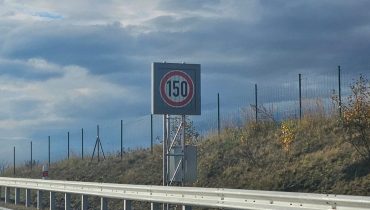 150 km/h sur autoroute : la Tchéquie expérimente, l'Europe s'interroge