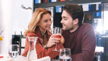 18 ans d'écart : à 41 ans, elle assume sa relation avec un homme de 23 ans et affronte le cyberharcèlement