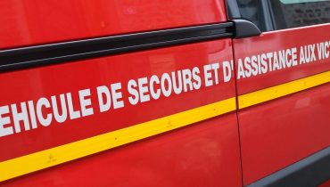 20 voitures Abandon d'enfant accident aux cornes enflammées suscitent Dîner en famille tragédie 