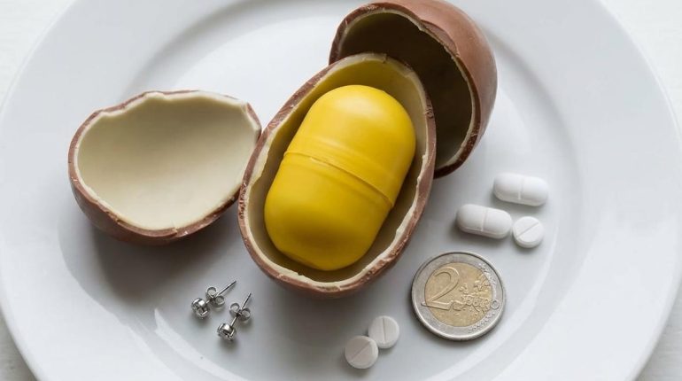 Contenant Décapsuleur Design Kinder Surprise LE RECYCLAGE. organisation 