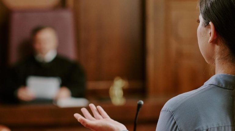 Accident sportif Arrêt maladie Droit du travail Indemnisation Licenciement Salariée Tribunal 