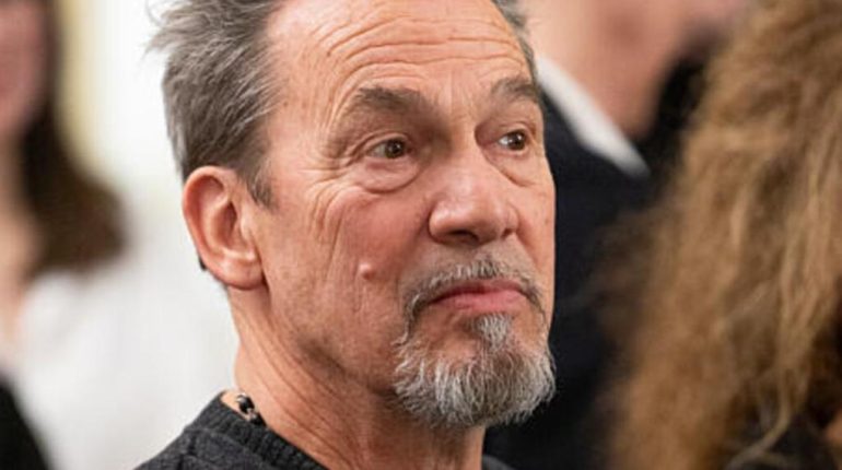 Concert annulé FC Nantes Florent Pagny Larynx Report de tournée Santé des artistes 