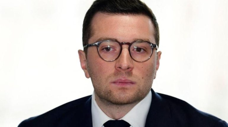 actualité politique France Actualités people Jordan Bardella Plus de respect de la vie privée Rassemblement National Stratégie médiatique 