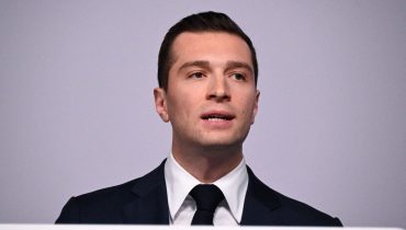 Bardella et une princesse : le RN peut-il encore se dire anti-système ?